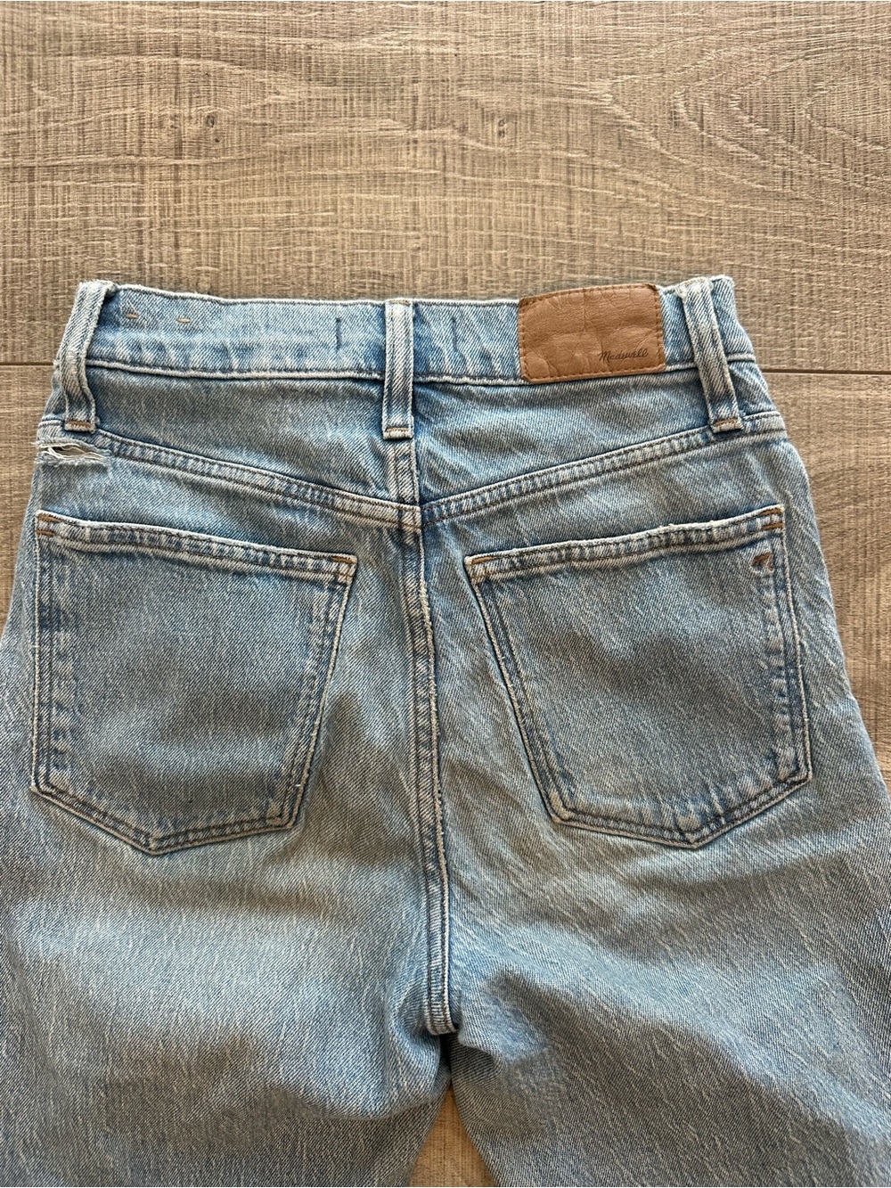 Classic High-Rise Light Blue Women's Jeans - Picture 2 of 7